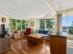 303-412 Twelfth Street New Westminster, BC V3M 6R2