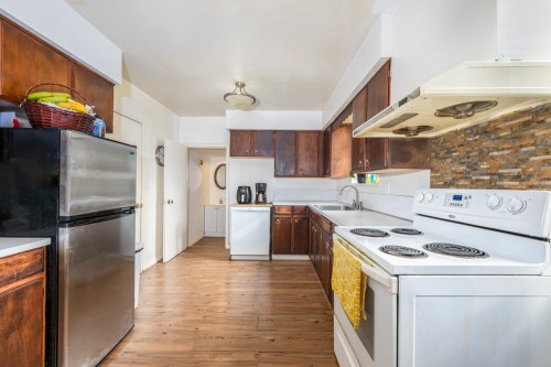 6580 Williams Road, Richmond, BC - Indoor Photo Showing Kitchen