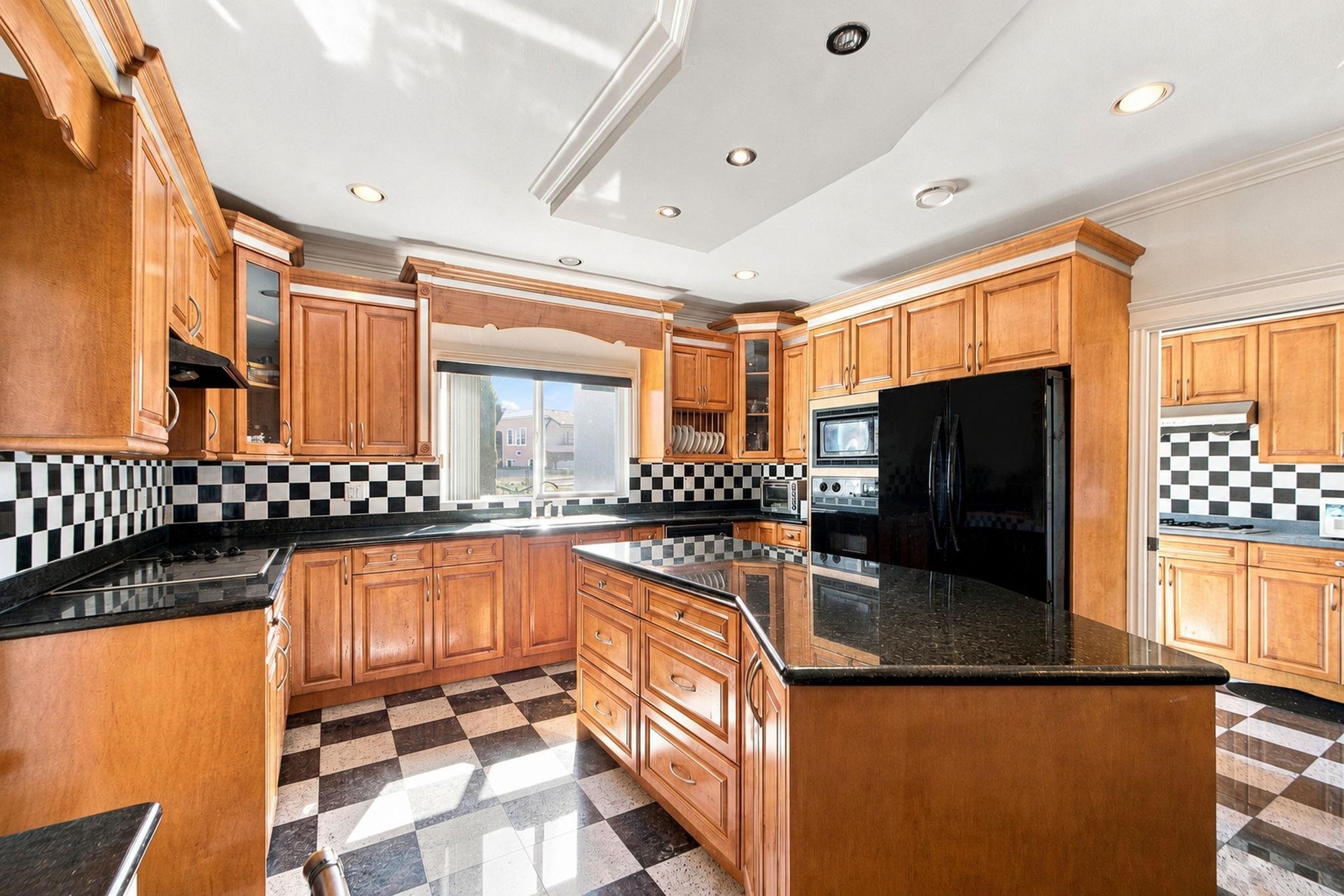 10031 Leonard Road, Richmond, BC - Indoor Photo Showing Kitchen With Double Sink