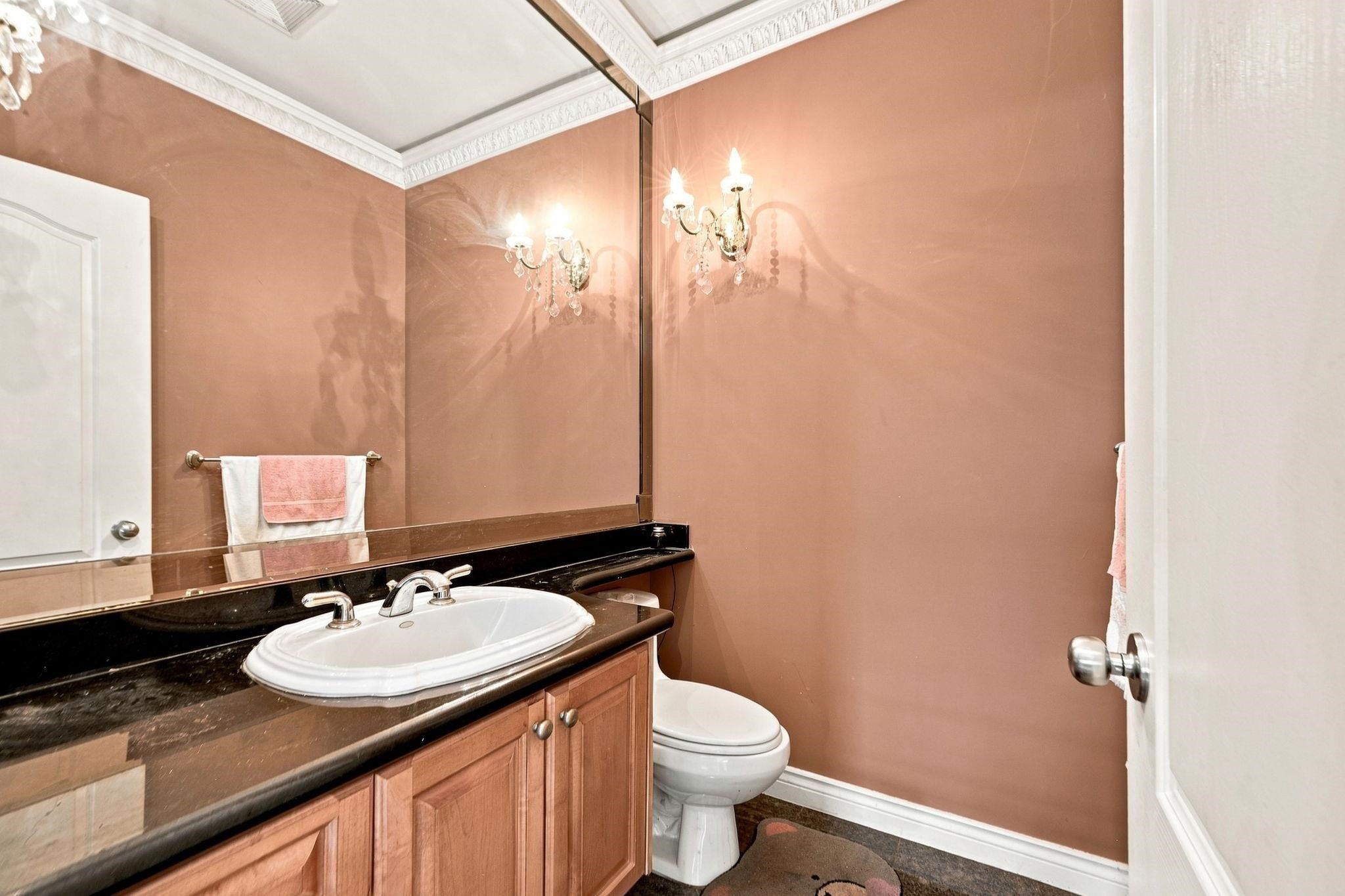 10031 Leonard Road, Richmond, BC - Indoor Photo Showing Bathroom