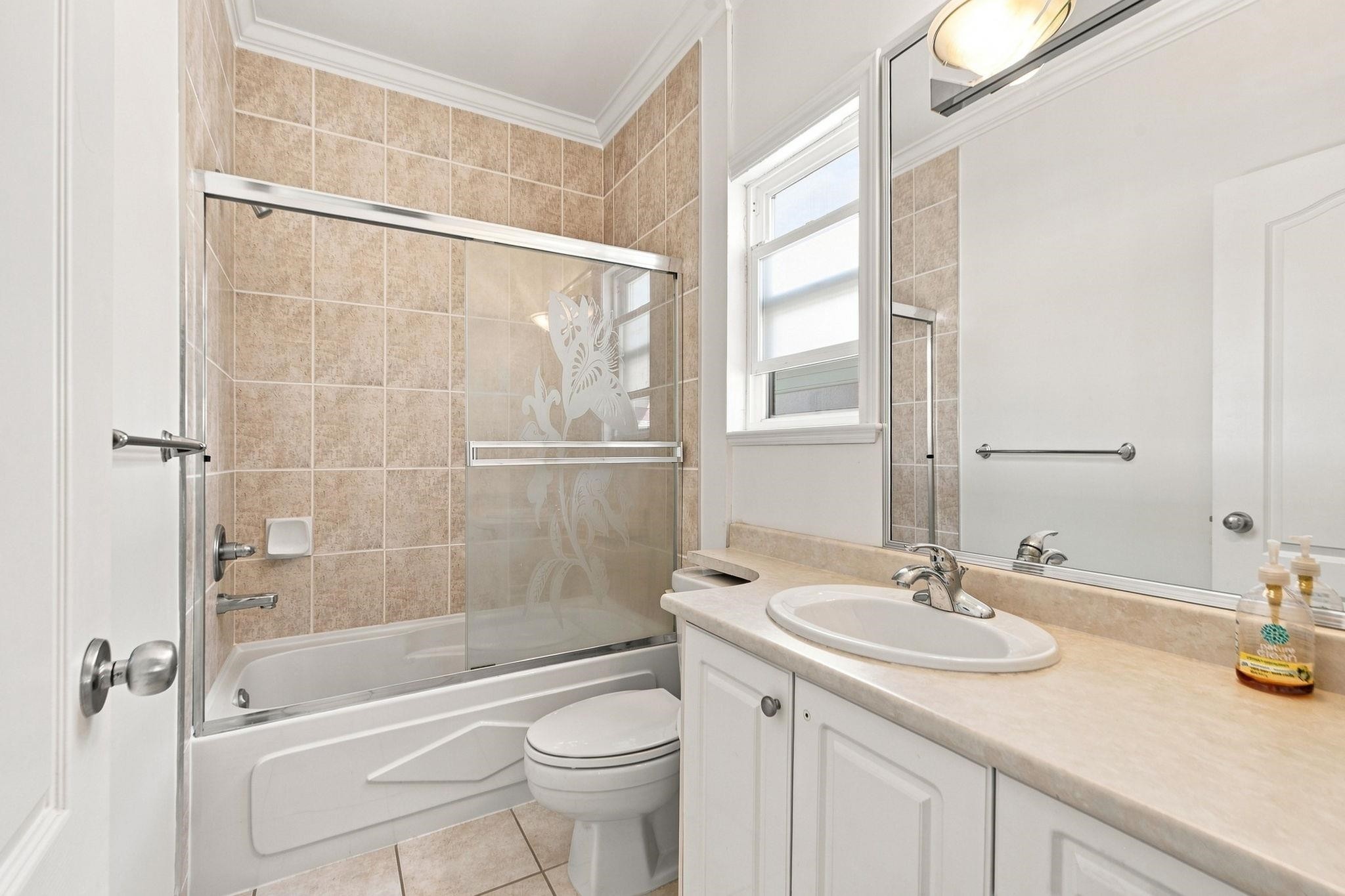 10031 Leonard Road, Richmond, BC - Indoor Photo Showing Bathroom