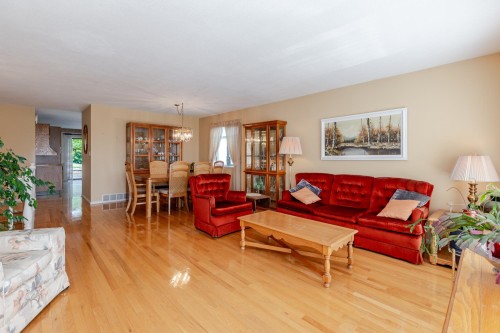 434 Alouette Drive, Coquitlam, BC - Indoor Photo Showing Living Room