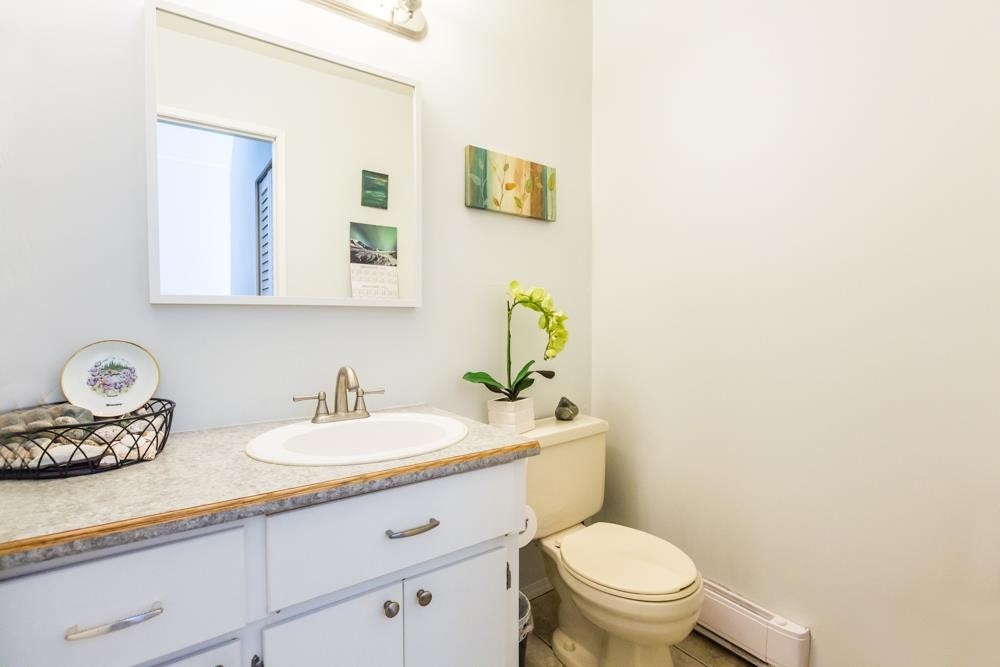 9110 Centaurus Circle, Burnaby, BC - Indoor Photo Showing Bathroom