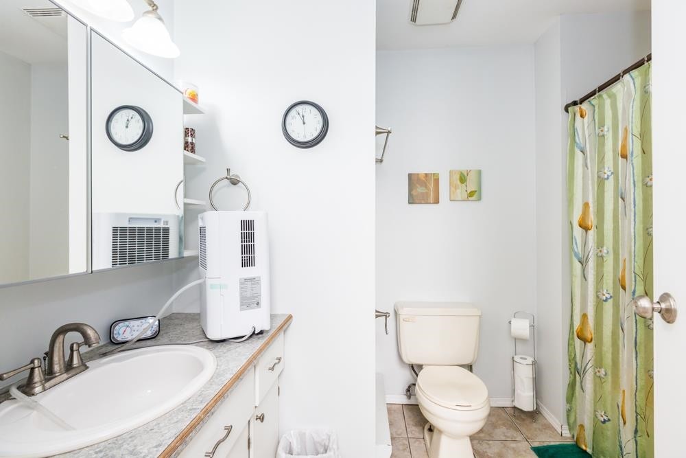 9110 Centaurus Circle, Burnaby, BC - Indoor Photo Showing Bathroom