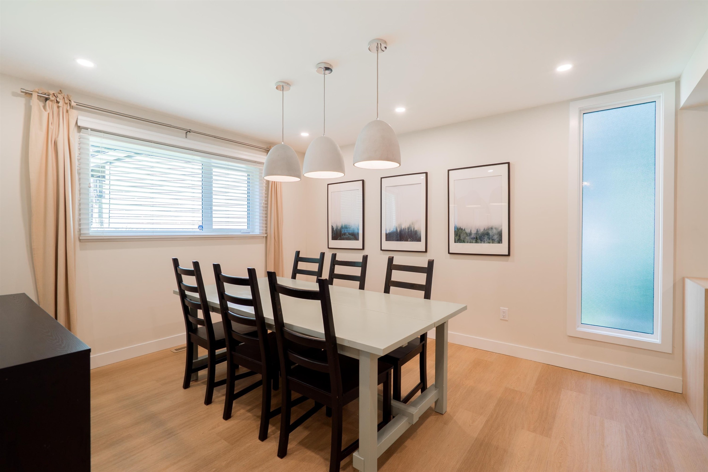 1139 Heritage Boulevard, North Vancouver, BC - Indoor Photo Showing Dining Room