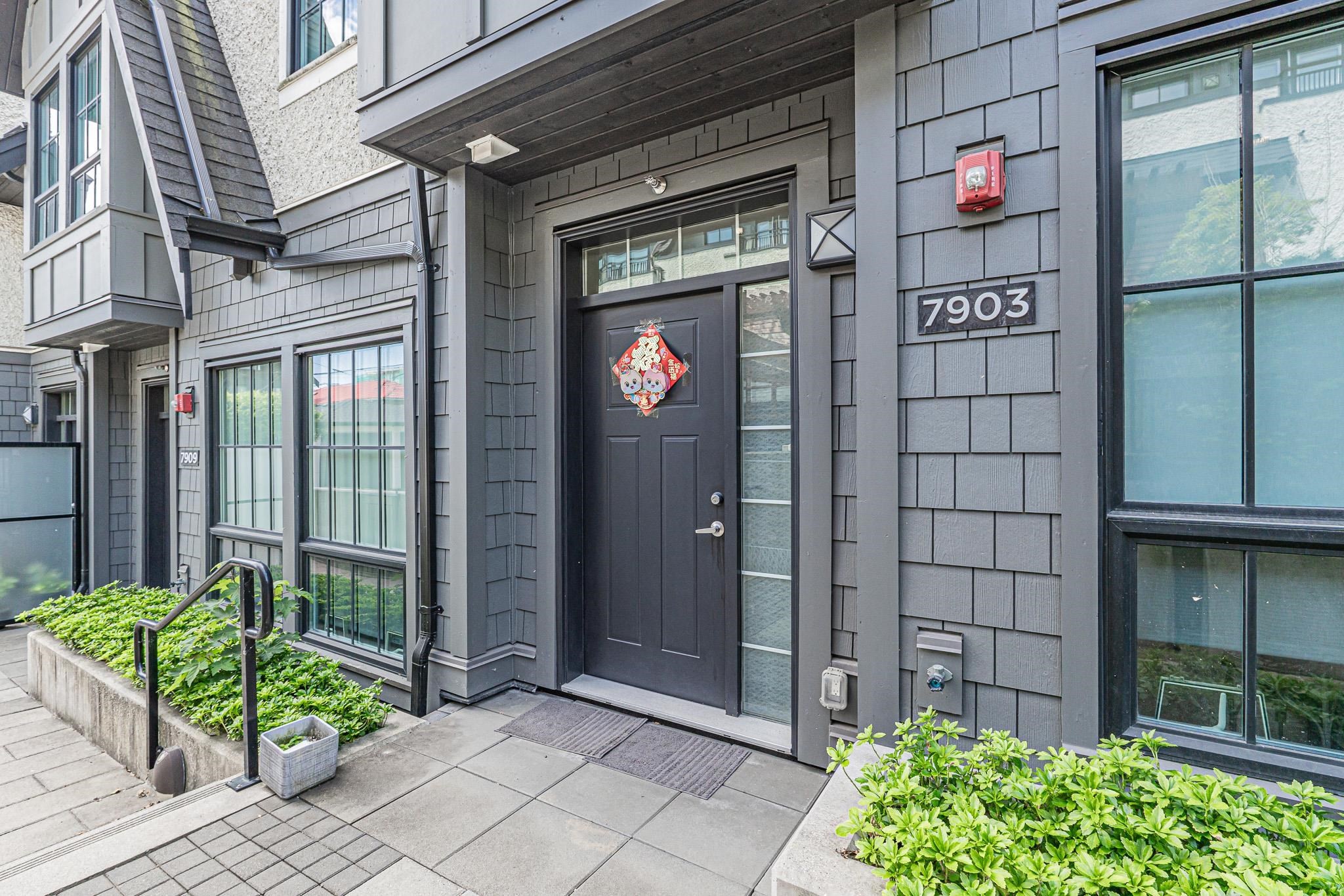 7903 Oak Street, Vancouver, BC - Outdoor