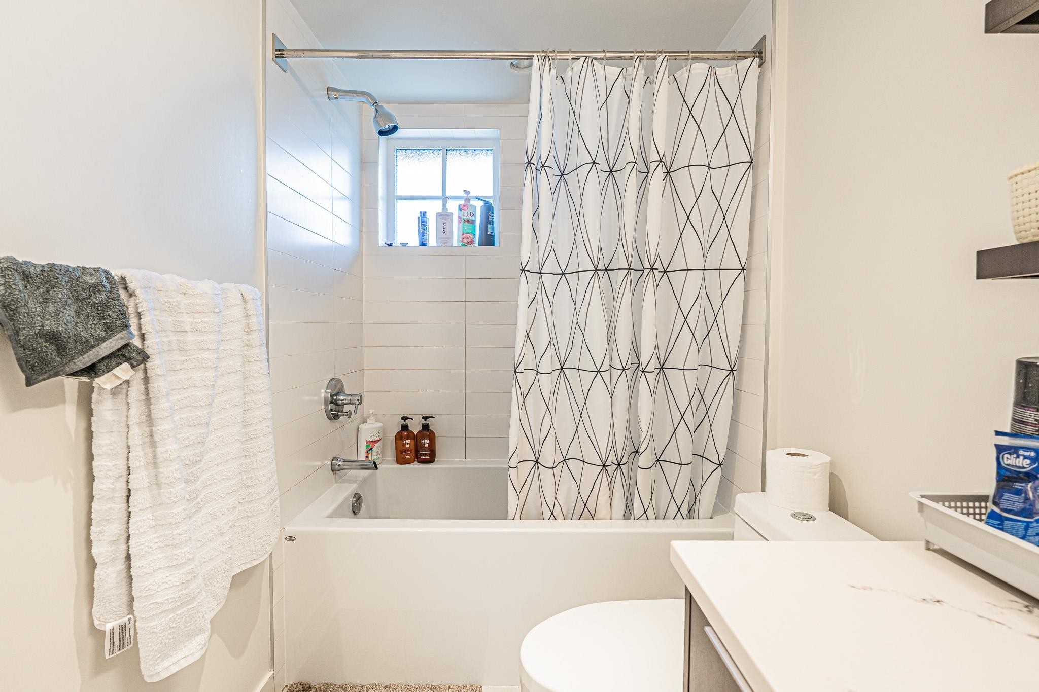 7903 Oak Street, Vancouver, BC - Indoor Photo Showing Bathroom