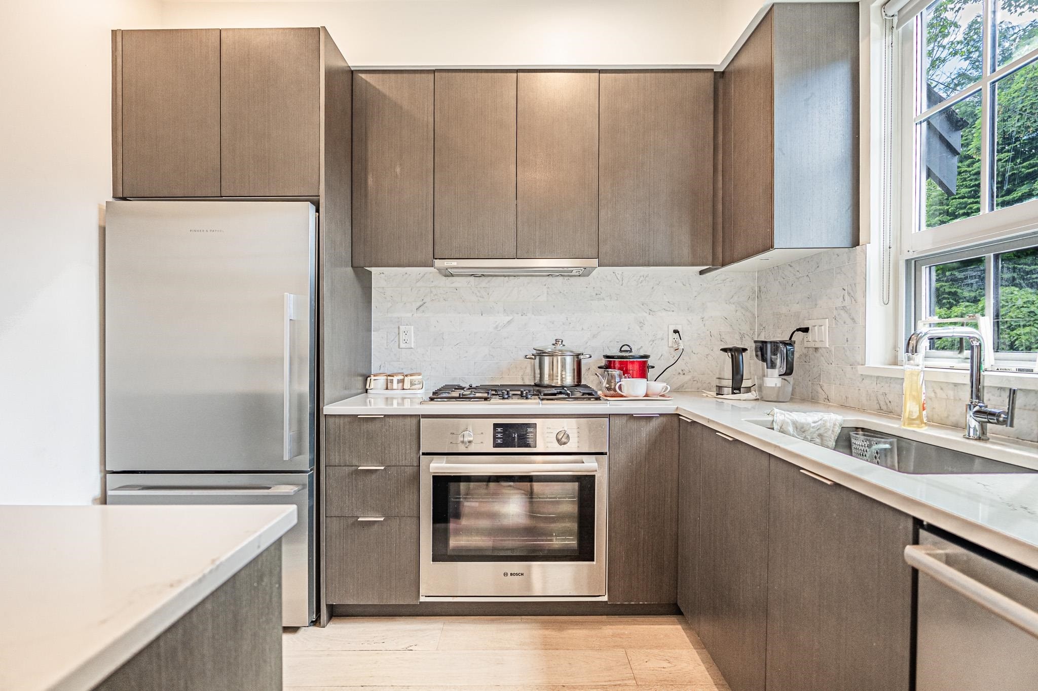7903 Oak Street, Vancouver, BC - Indoor Photo Showing Kitchen With Upgraded Kitchen
