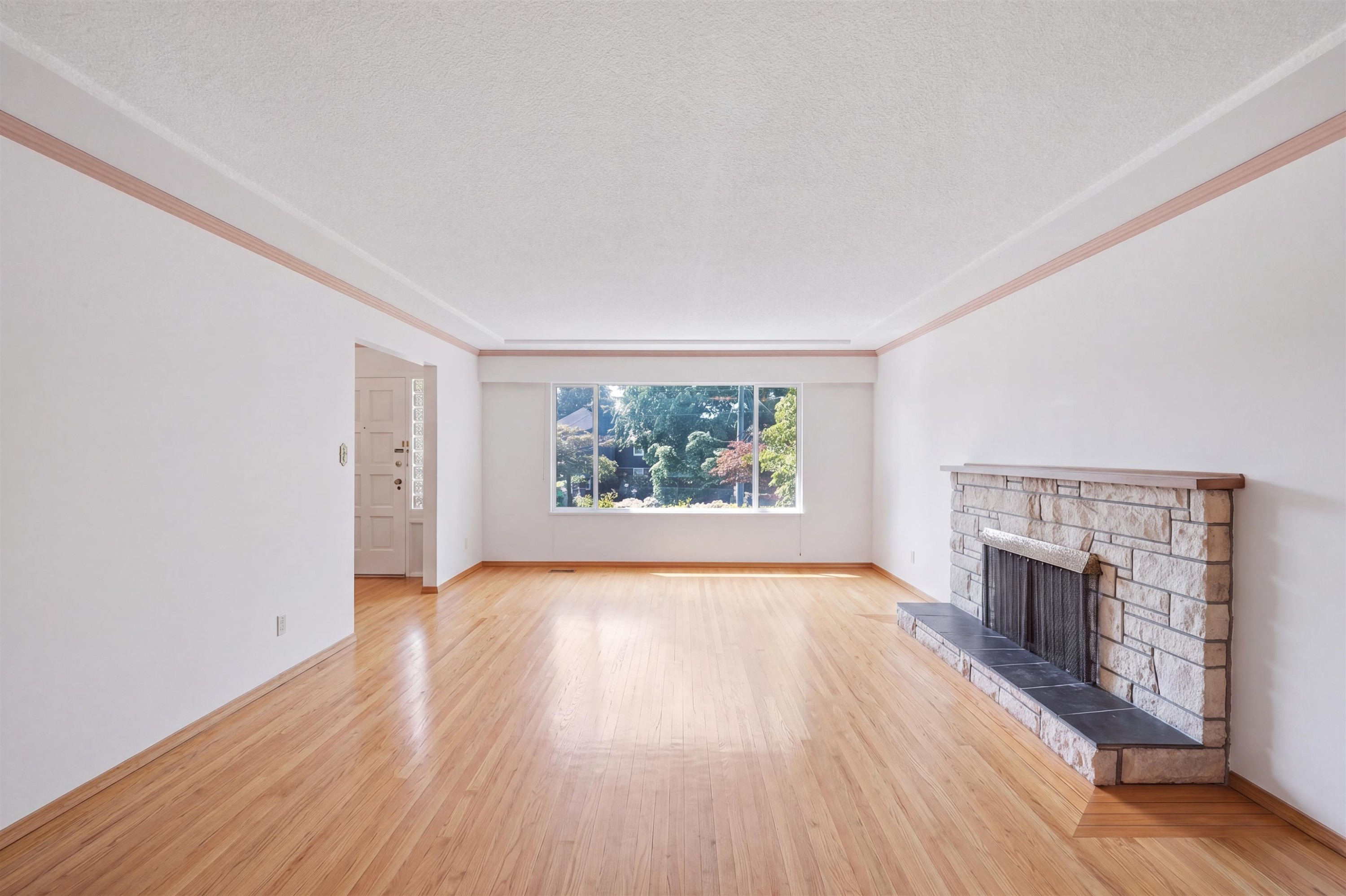 2727 36Th Avenue W, Vancouver, BC - Indoor Photo Showing Living Room With Fireplace
