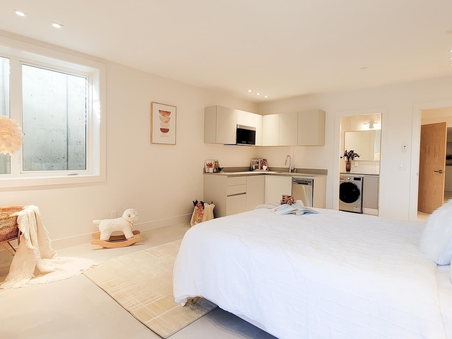 2141 Jefferson Avenue, West Vancouver, BC - Indoor Photo Showing Bedroom