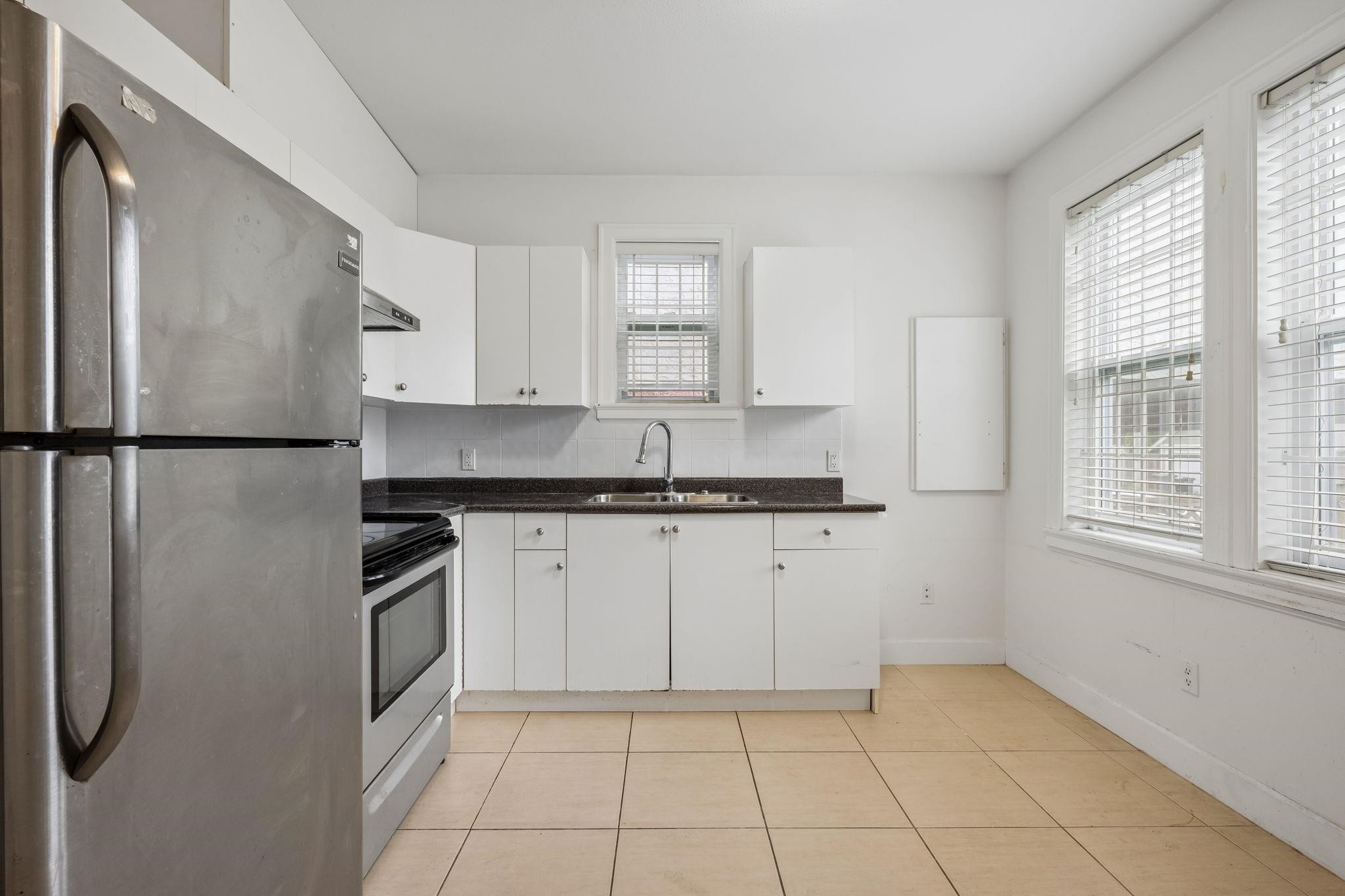 3795 Fleming Street, Vancouver, BC - Indoor Photo Showing Kitchen
