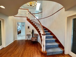 D-4864 Watling Street Burnaby, BC V5W 2N6