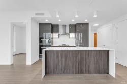 19xx-6511 Sussex Avenue Burnaby, BC V5H 0K5