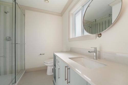 5454 Slocan Street, Vancouver, BC - Indoor Photo Showing Bathroom