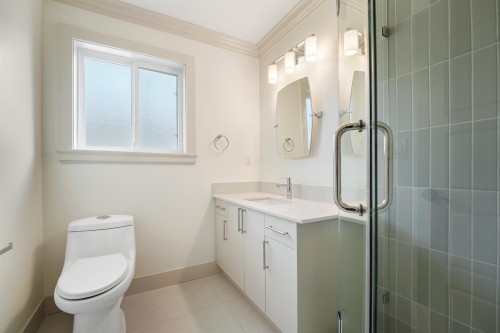 5454 Slocan Street, Vancouver, BC - Indoor Photo Showing Bathroom