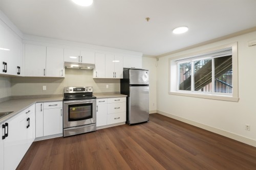 5454 Slocan Street, Vancouver, BC - Indoor Photo Showing Kitchen