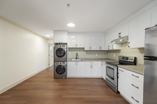 5454 Slocan Street, Vancouver, BC - Indoor Photo Showing Kitchen