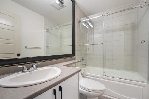 5454 Slocan Street, Vancouver, BC - Indoor Photo Showing Bathroom