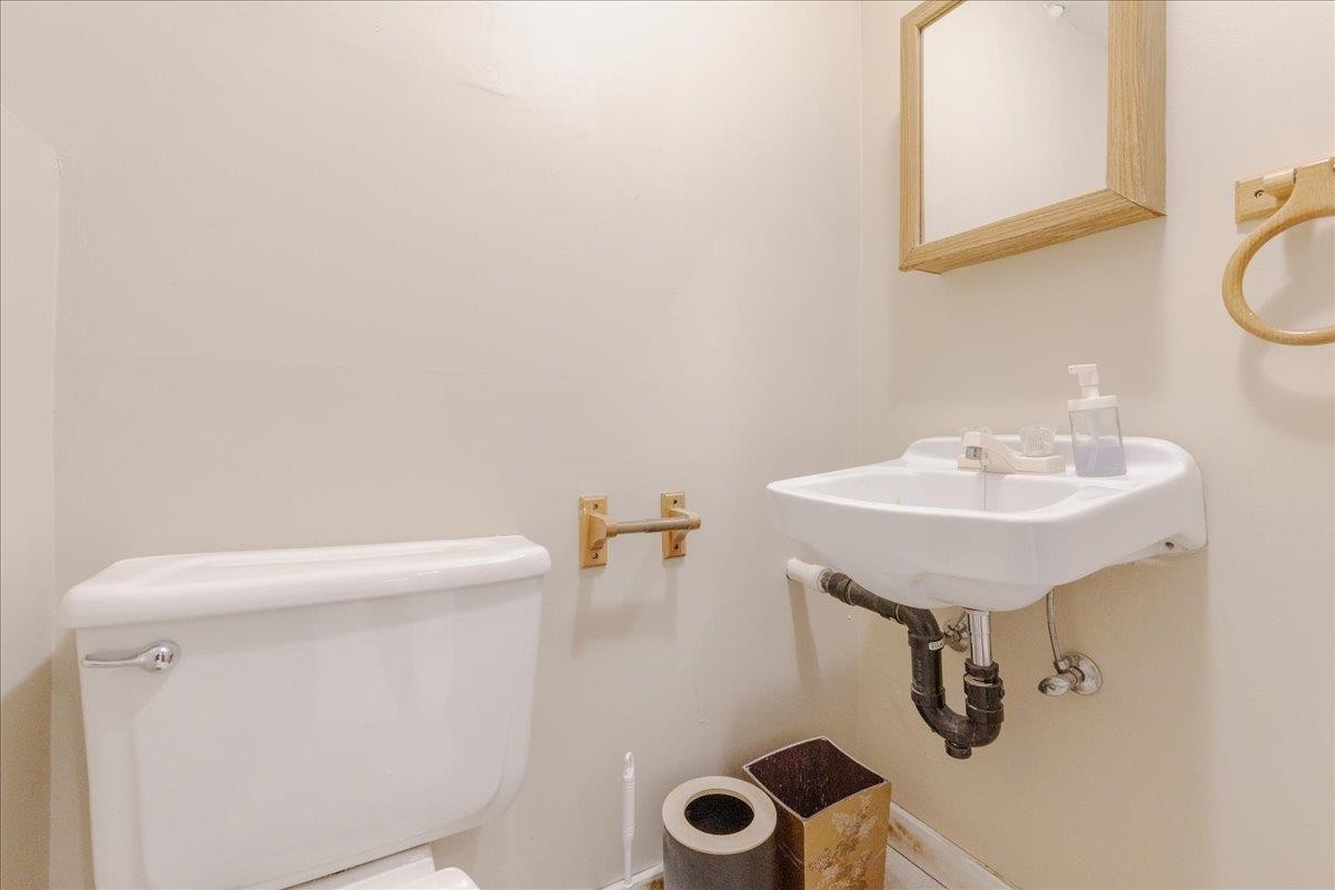 21784 Donovan Avenue, Maple Ridge, BC - Indoor Photo Showing Bathroom