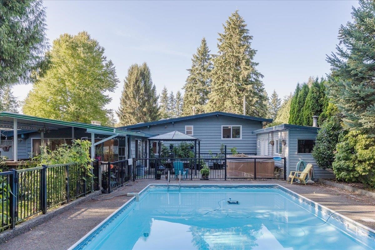 21784 Donovan Avenue, Maple Ridge, BC - Outdoor With In Ground Pool
