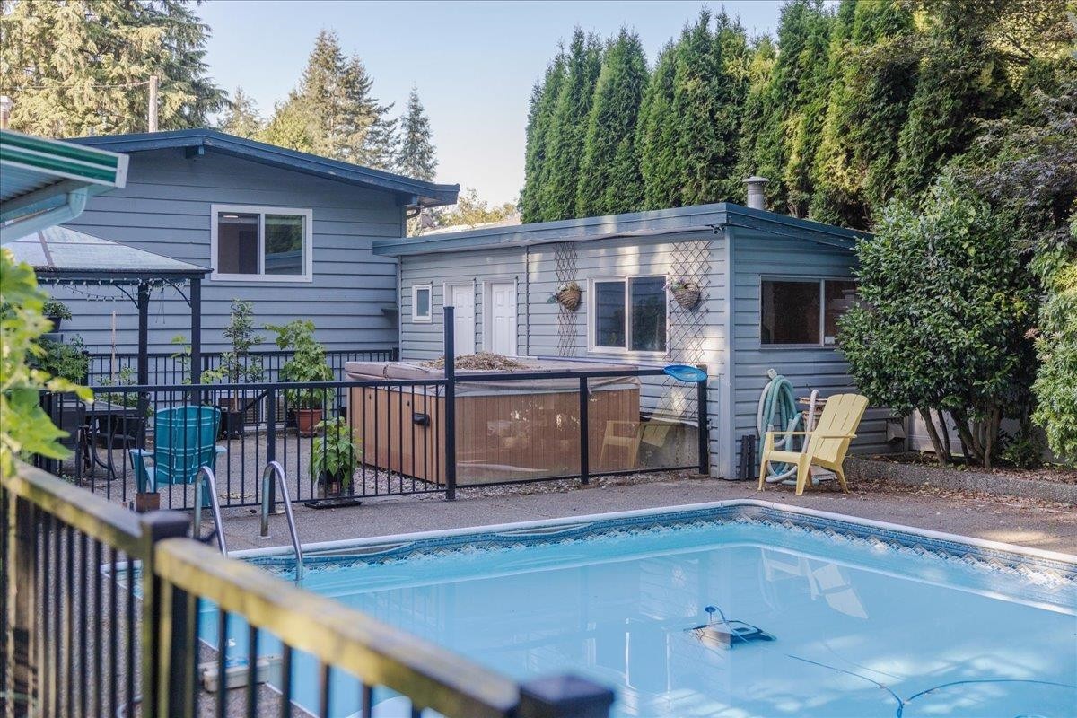 21784 Donovan Avenue, Maple Ridge, BC - Outdoor With In Ground Pool