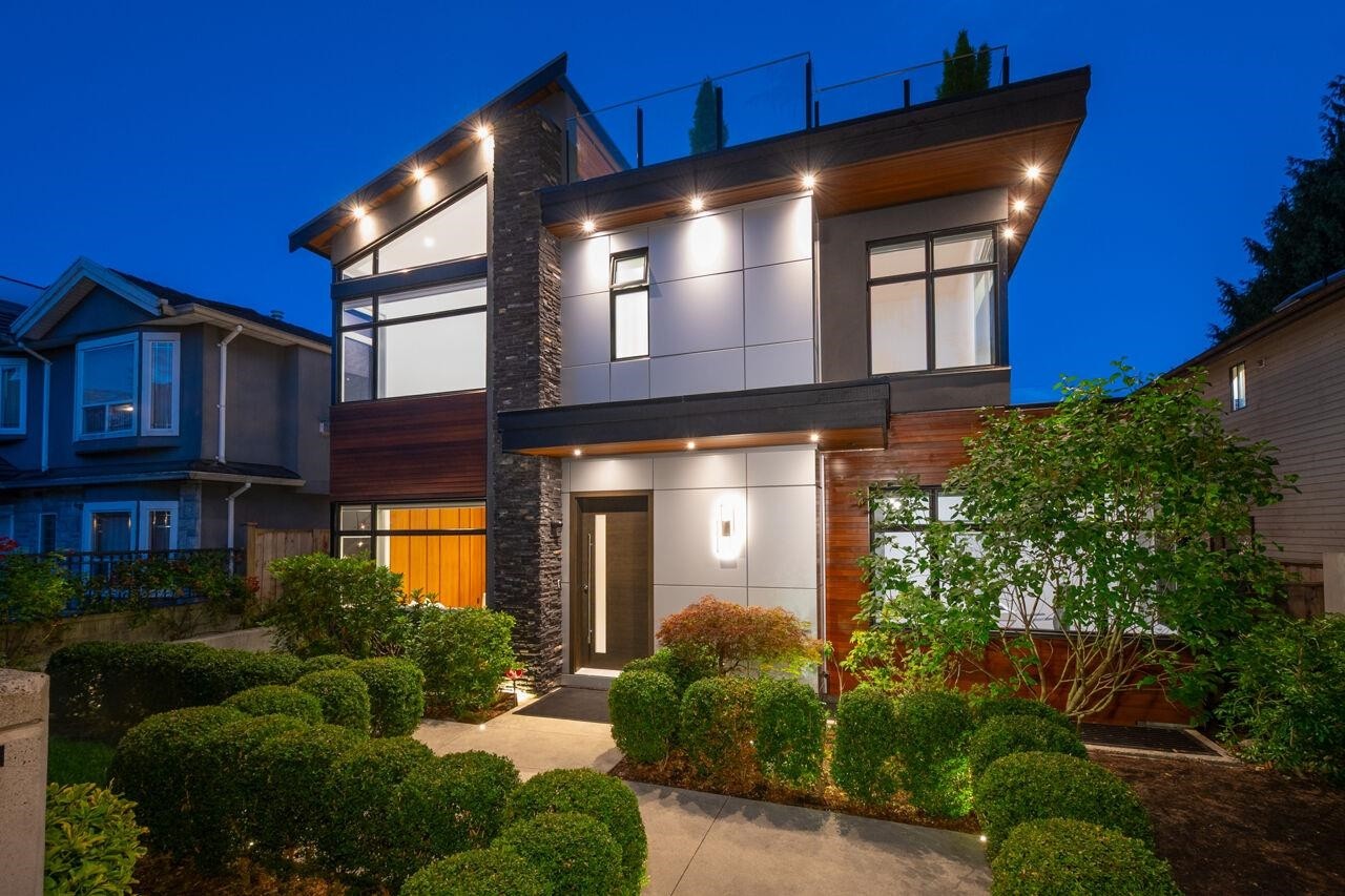 136 61St Avenue E, Vancouver, BC - Outdoor With Facade