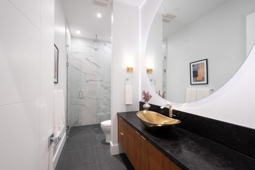 136 61St Avenue E, Vancouver, BC - Indoor Photo Showing Bathroom