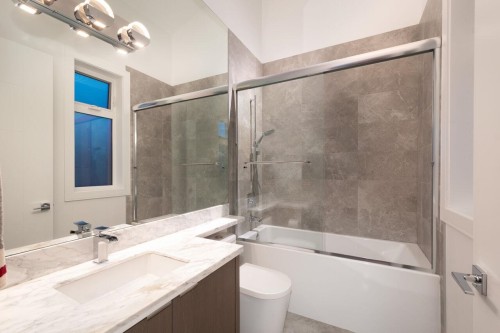 136 61St Avenue E, Vancouver, BC - Indoor Photo Showing Bathroom