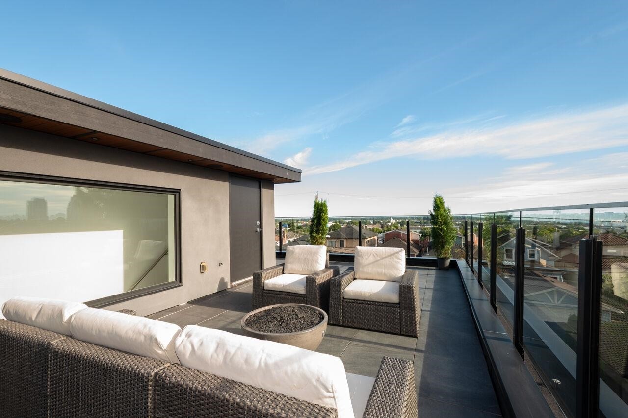 136 61St Avenue E, Vancouver, BC - Outdoor With Exterior