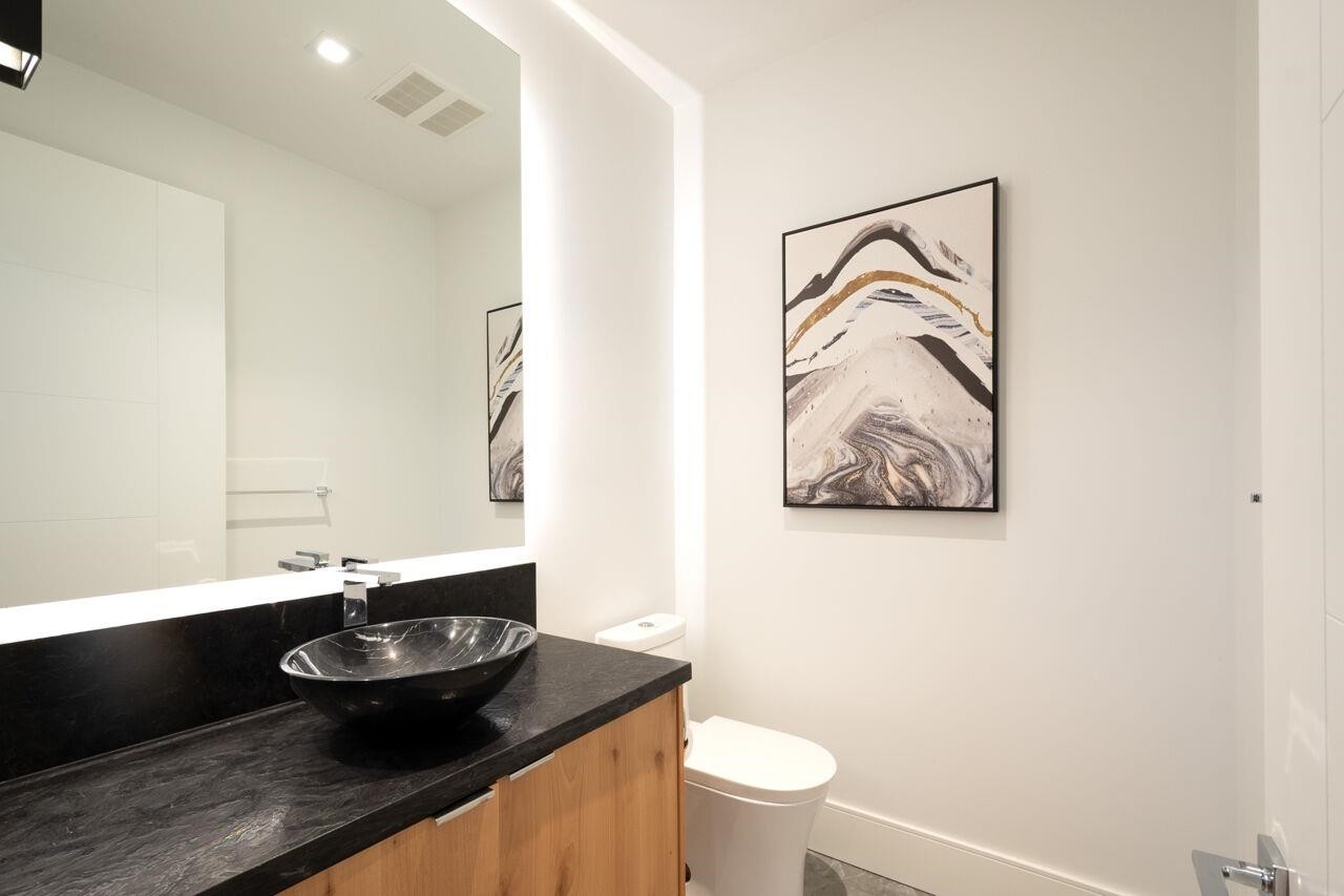 136 61St Avenue E, Vancouver, BC - Indoor Photo Showing Bathroom