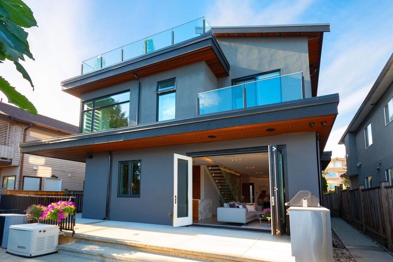 136 61St Avenue E, Vancouver, BC - Outdoor With Deck Patio Veranda
