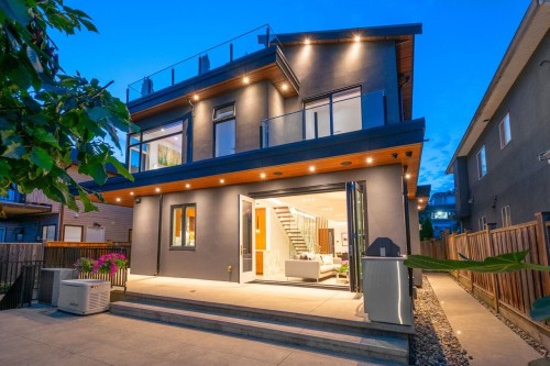 136 61St Avenue E, Vancouver, BC - Outdoor
