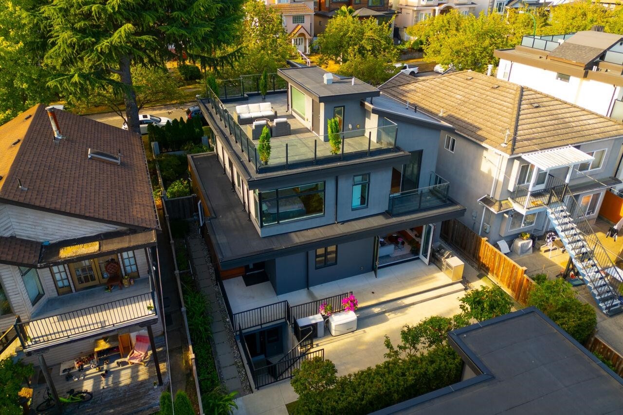 136 61St Avenue E, Vancouver, BC - Outdoor With Deck Patio Veranda
