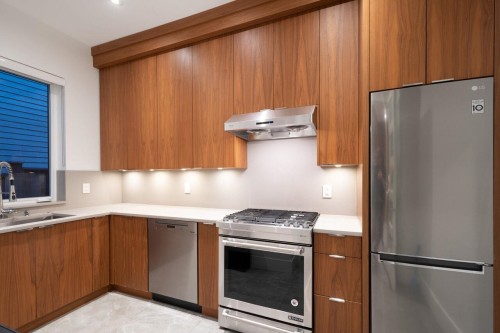 136 61St Avenue E, Vancouver, BC - Indoor Photo Showing Kitchen