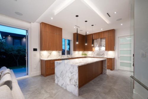 136 61St Avenue E, Vancouver, BC - Indoor Photo Showing Kitchen With Upgraded Kitchen