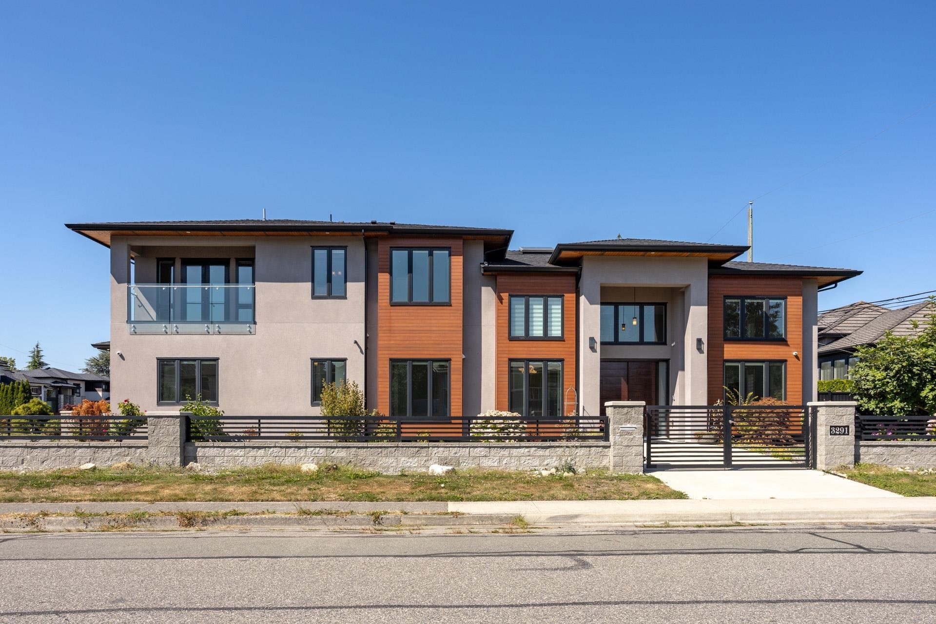 3291 Ullsmore Avenue, Richmond, BC - Outdoor With Facade