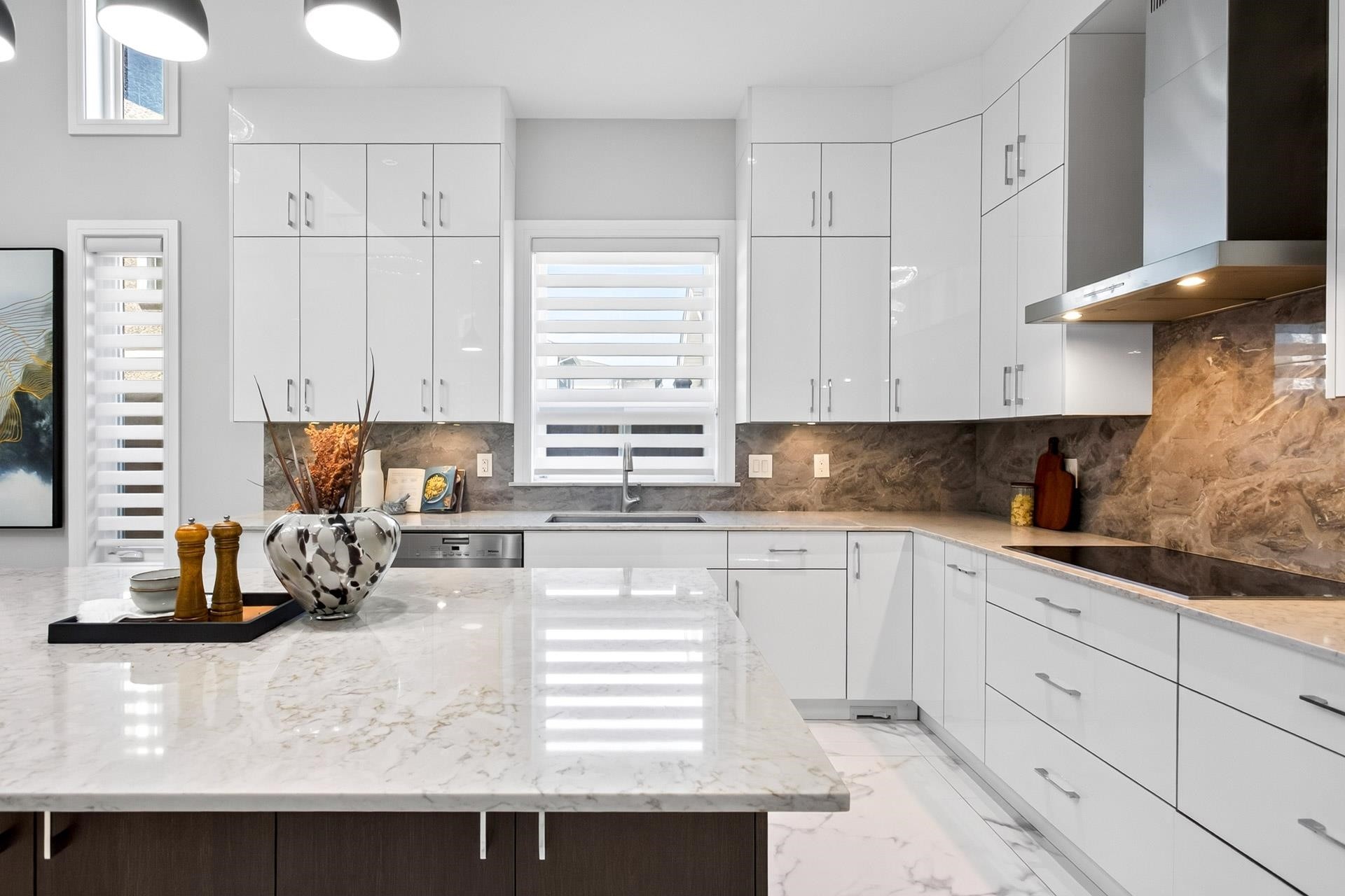 3291 Ullsmore Avenue, Richmond, BC - Indoor Photo Showing Kitchen With Upgraded Kitchen