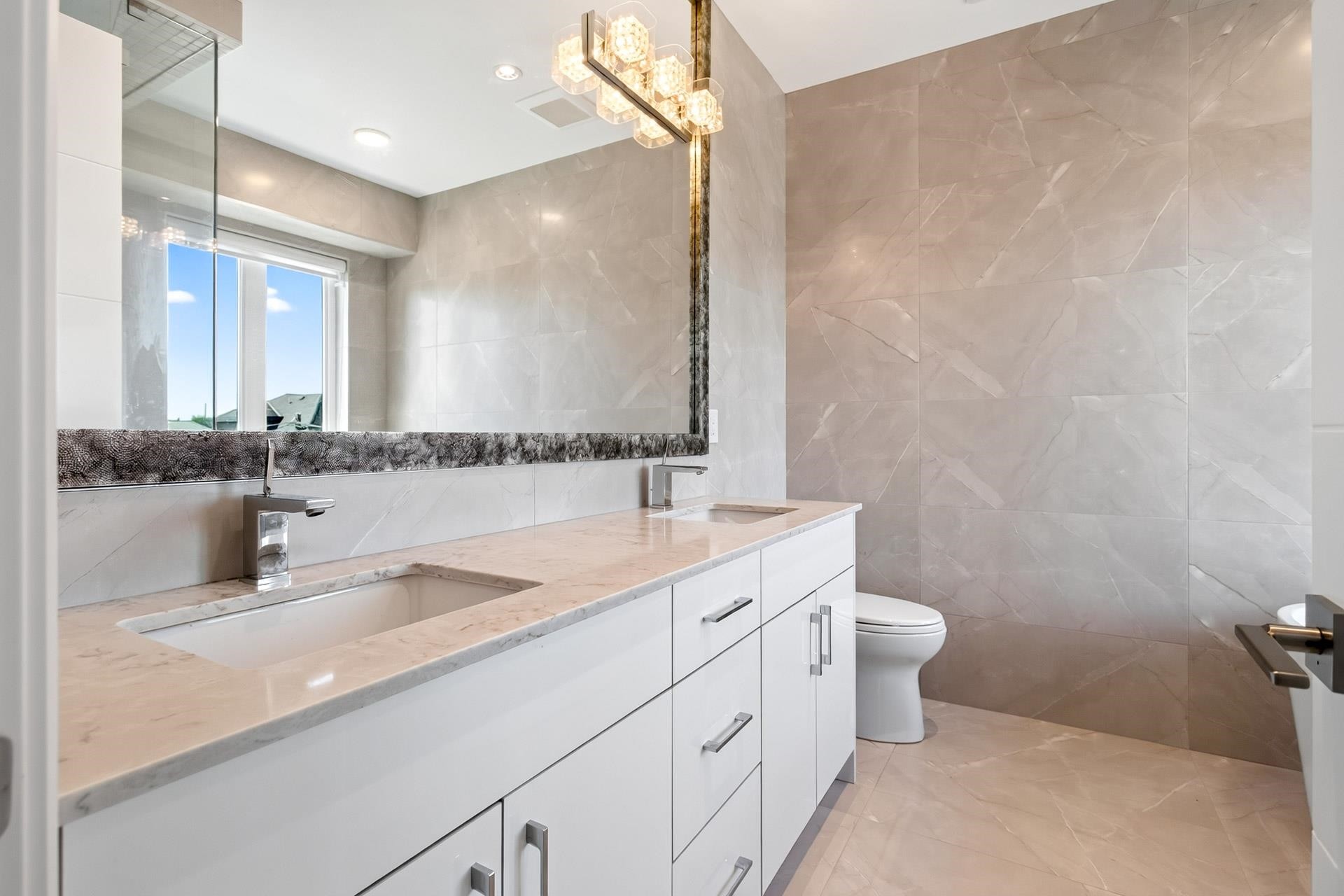 3291 Ullsmore Avenue, Richmond, BC - Indoor Photo Showing Bathroom