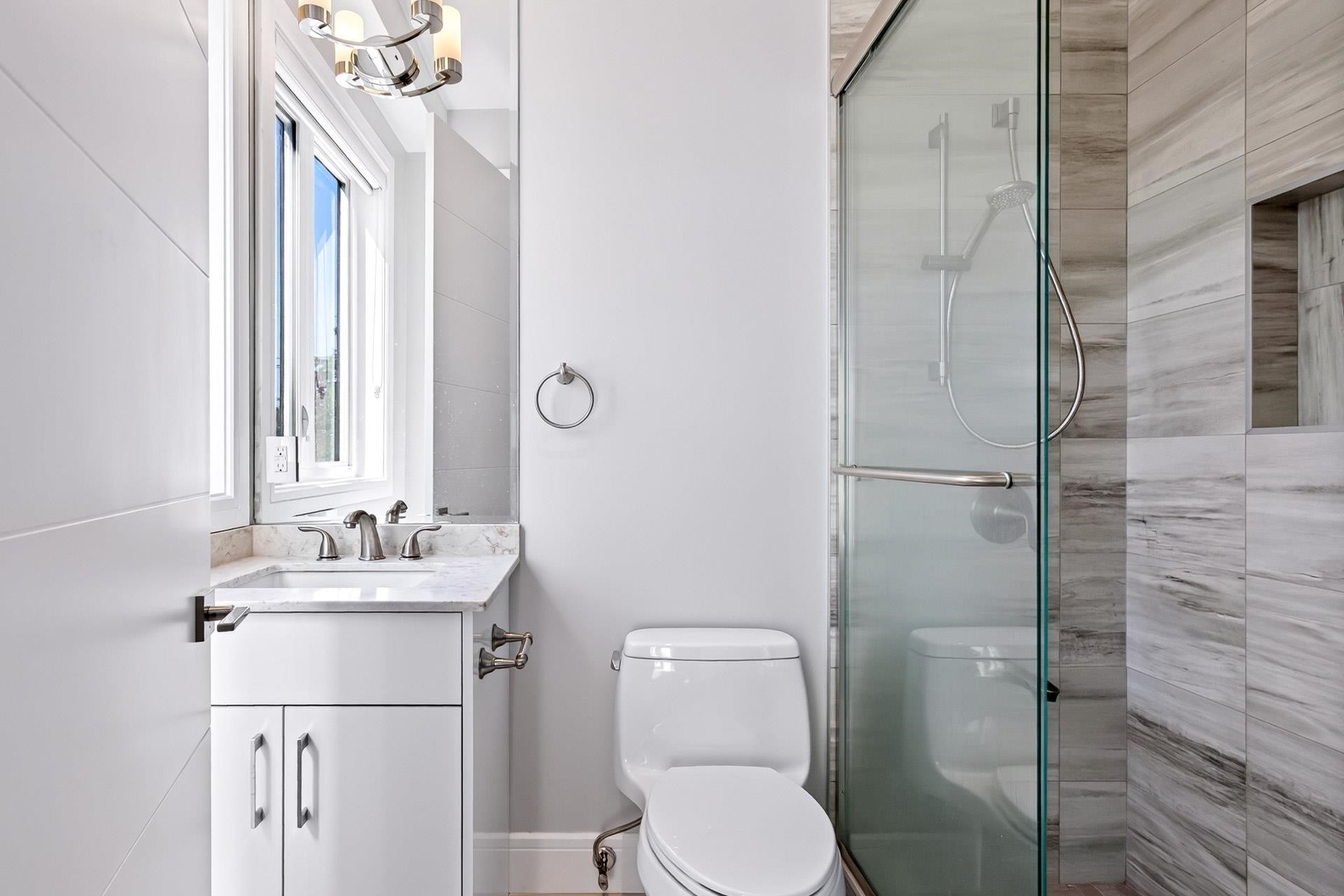 3291 Ullsmore Avenue, Richmond, BC - Indoor Photo Showing Bathroom