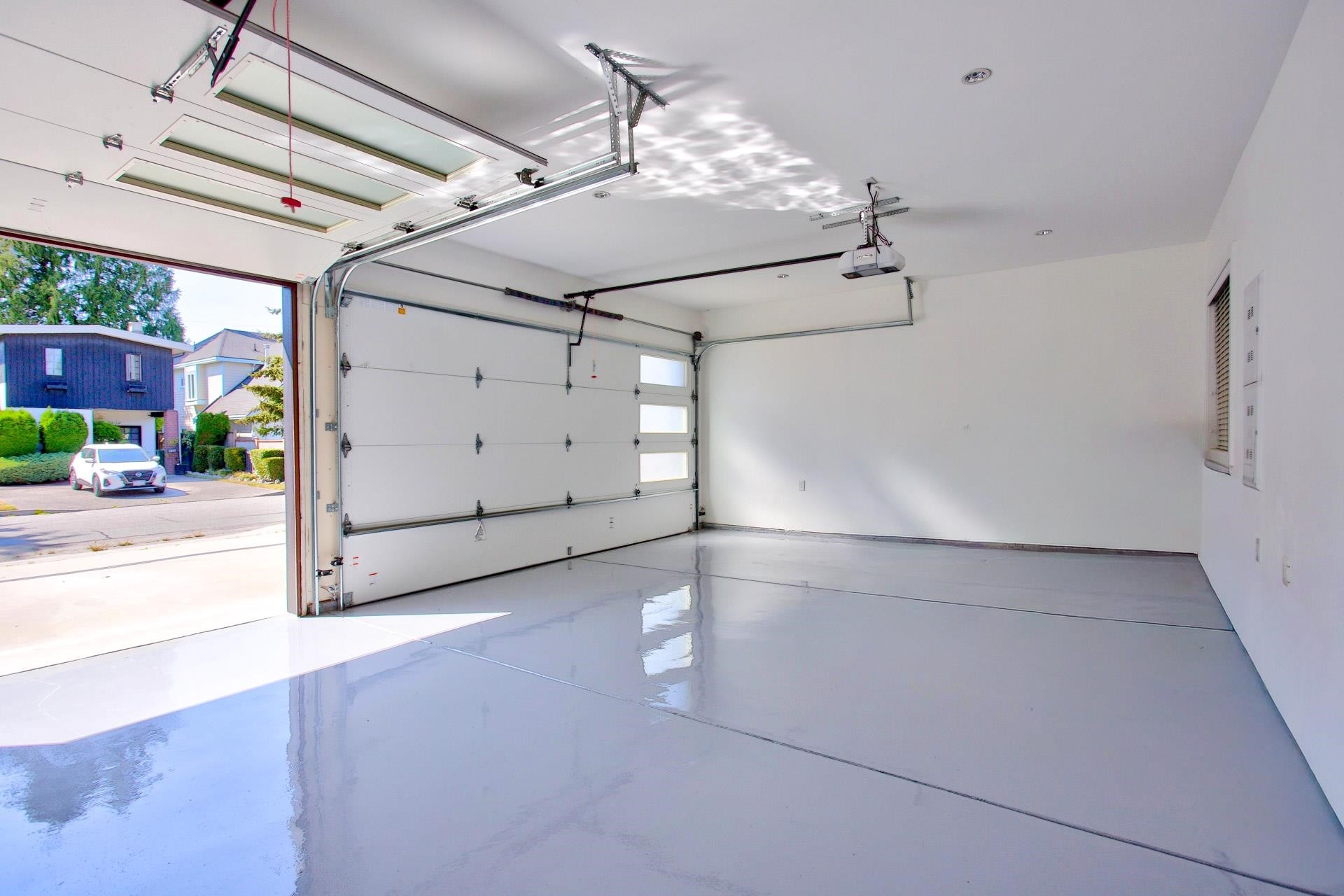3291 Ullsmore Avenue, Richmond, BC - Indoor Photo Showing Garage