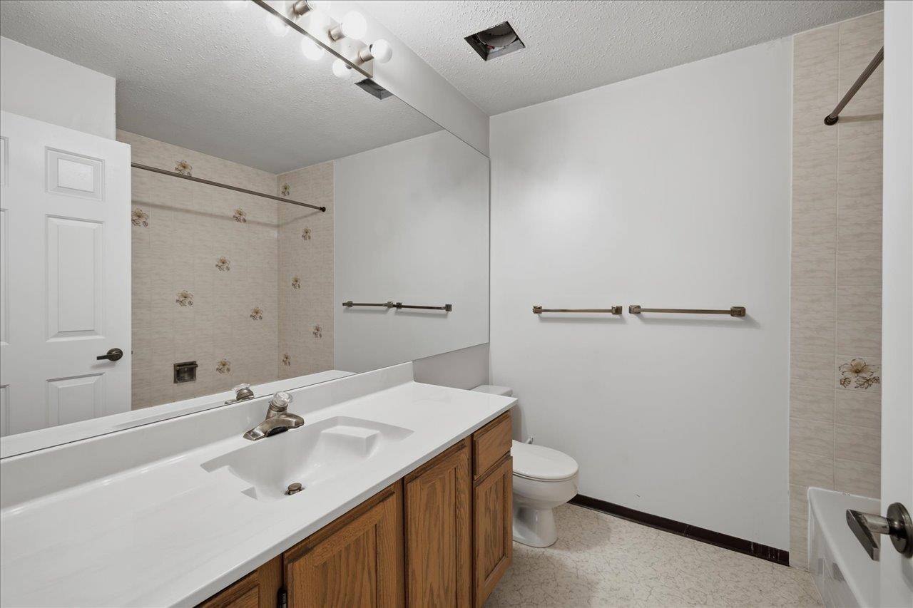 3661 Handel Avenue, Vancouver, BC - Indoor Photo Showing Bathroom