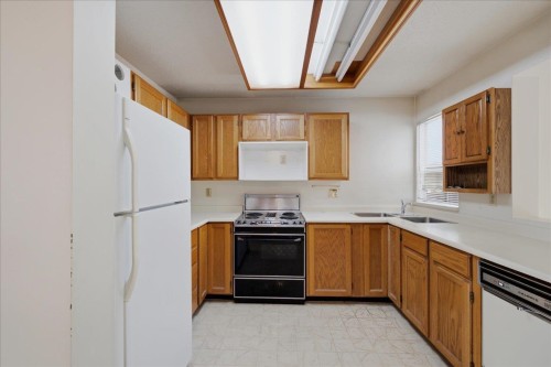 3661 Handel Avenue, Vancouver, BC - Indoor Photo Showing Kitchen