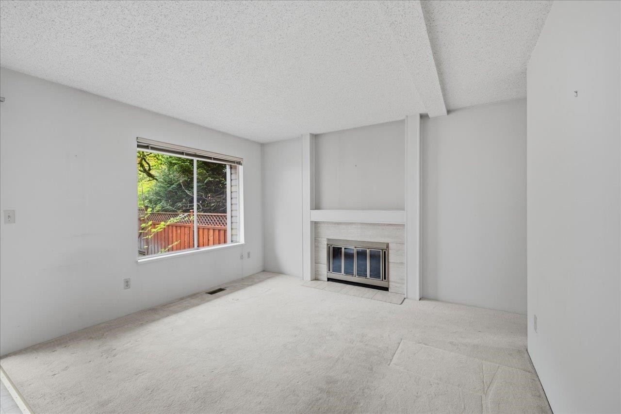 3661 Handel Avenue, Vancouver, BC - Indoor With Fireplace