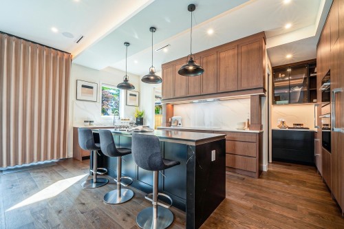8271 Minler Road, Richmond, BC - Indoor Photo Showing Kitchen With Upgraded Kitchen