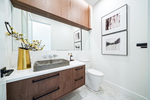 8271 Minler Road, Richmond, BC - Indoor Photo Showing Bathroom