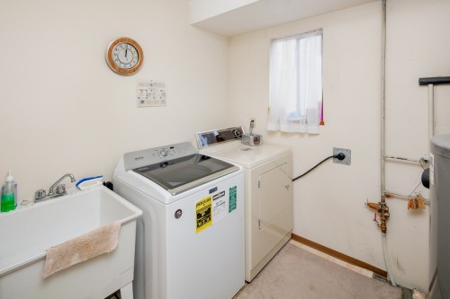 4391 Westminster Highway, Richmond, BC - Indoor Photo Showing Laundry Room