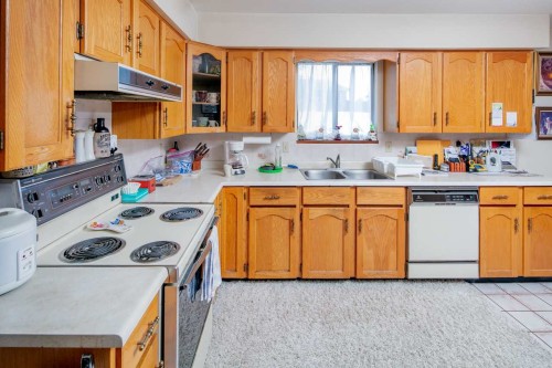 4391 Westminster Highway, Richmond, BC - Indoor Photo Showing Kitchen With Double Sink