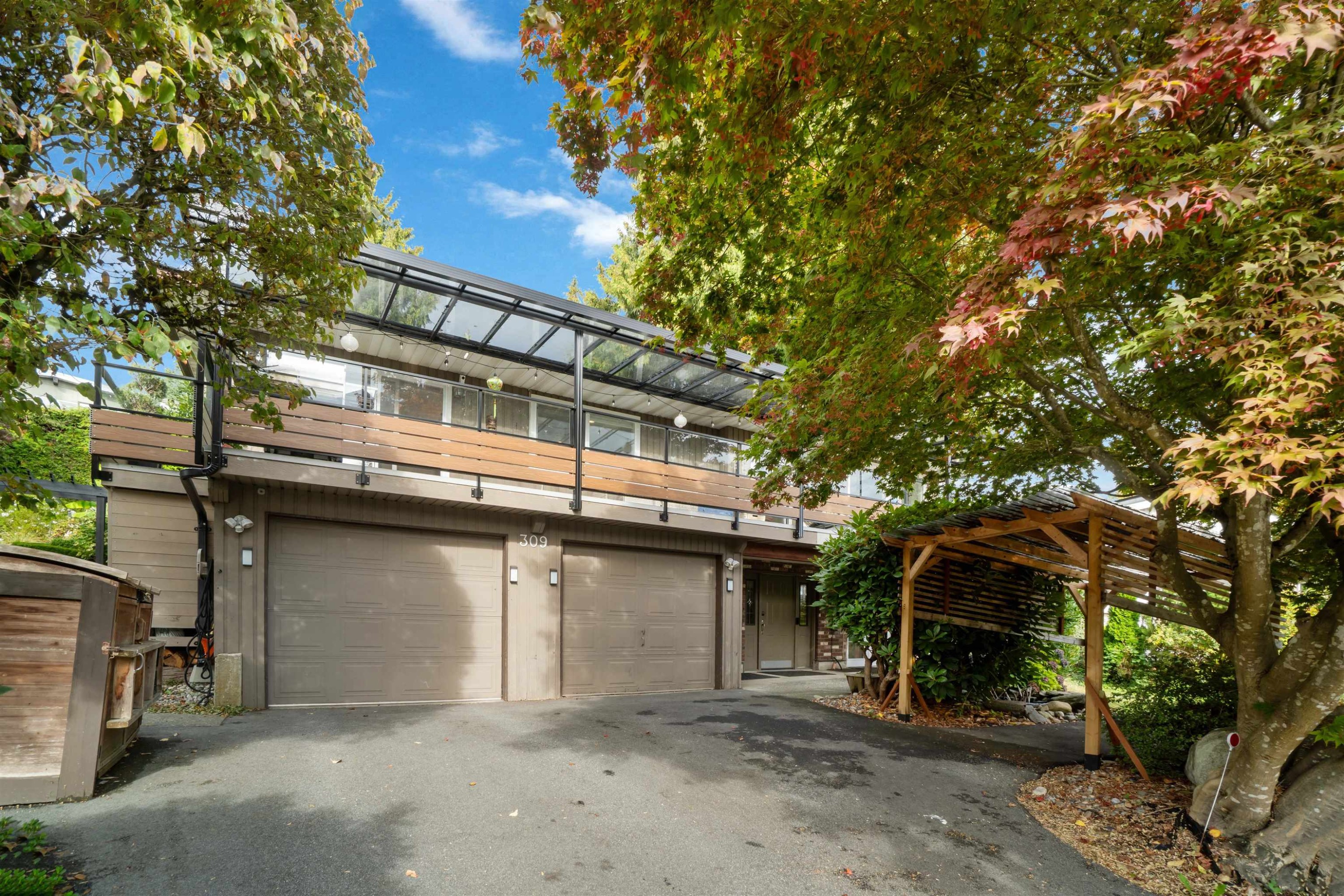 309 Gloucester Court, Coquitlam, BC - Outdoor