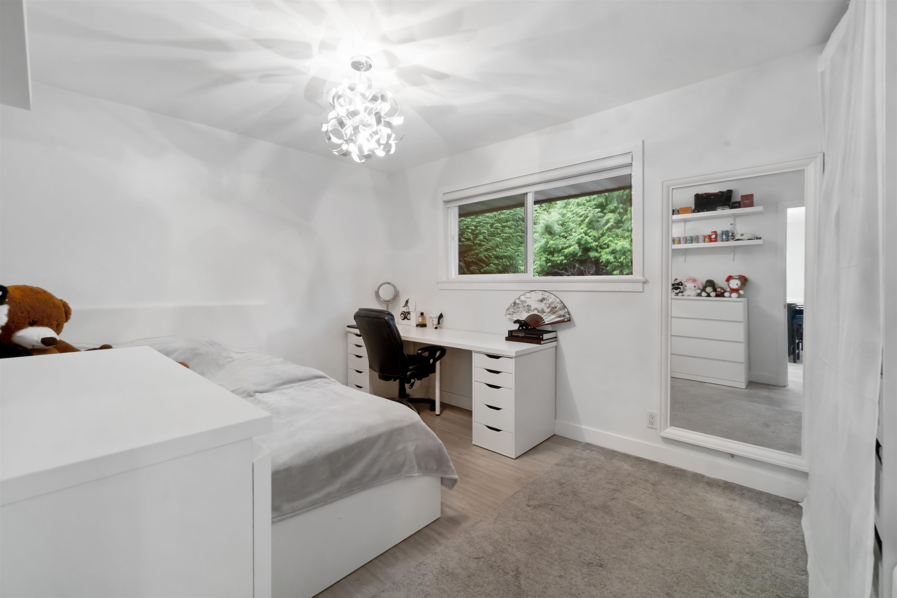 309 Gloucester Court, Coquitlam, BC - Indoor Photo Showing Bedroom
