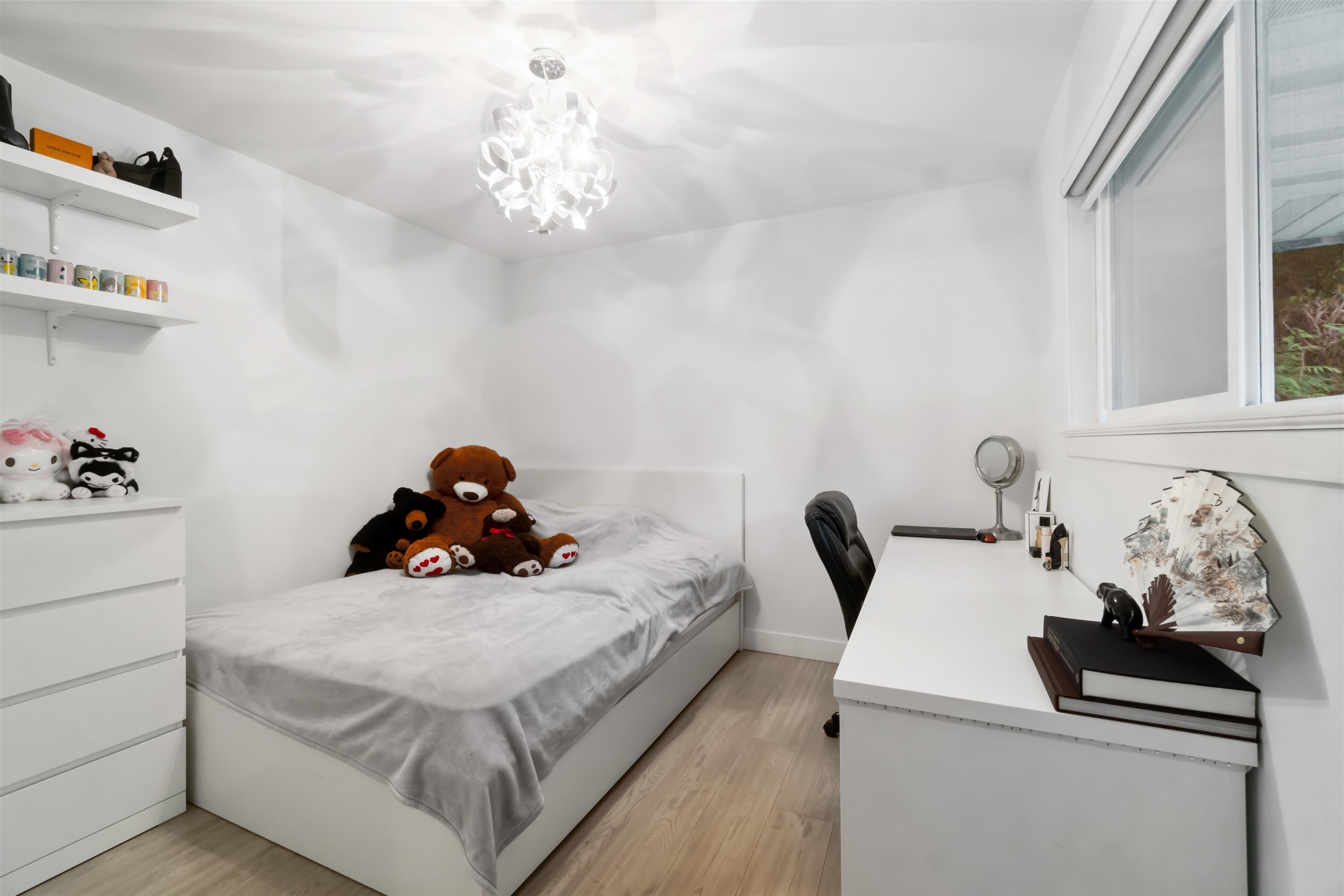 309 Gloucester Court, Coquitlam, BC - Indoor Photo Showing Bedroom